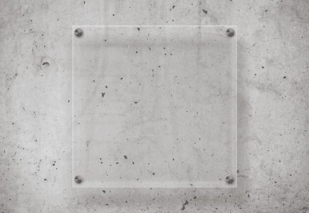 Placa de ACM é produzida de maneira especial | placa em parede cinza | Sanglass Engenharia